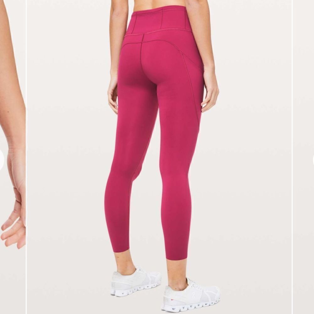 Lululemon Fast & Free 7/8 Tight II *Nulux 25"
Violet Red